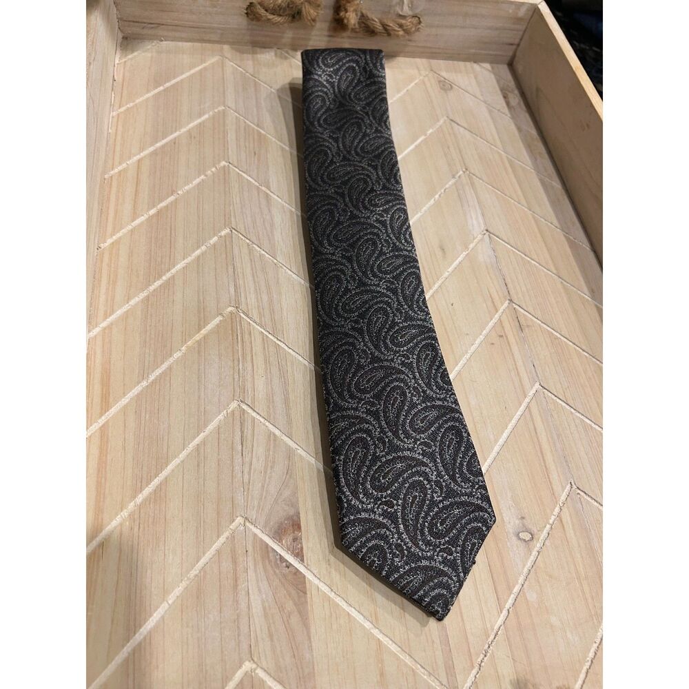 Jos A Bank Reserve Tie Mens 100% Silk Charcoal Black Silver Paisley NWT